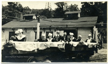 Picture of a group of people getting ready to take a tour of the Hutchinson Family Mine.