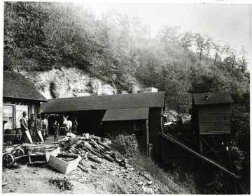 Thurmond Coal Co. head house with a group of men standing outside of it.