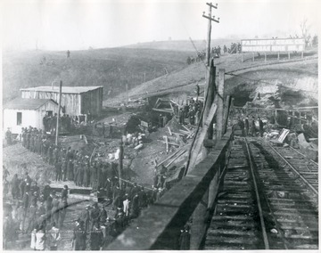 Crowds gathered at the entrance to Mine No. 8 after the explosion at Monongah.