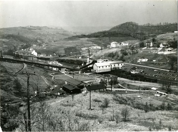 Tipple and preparation plant at Mine No. 32, Fairmont, W. Va. 