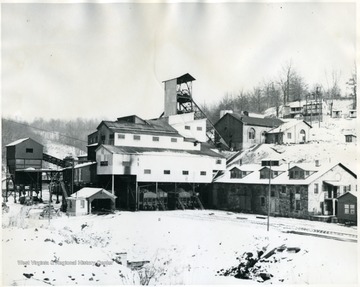 Preparation plant with a few houses on the hill behind the plant.