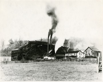 Preparation plant and mine buildings.