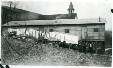 Laundry is hanging in front of the barracks