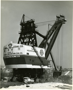 Hanna Coal Company's large electric shovel 'The Mountaineer'.