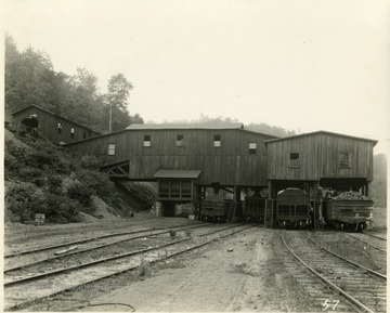 Coal Tipple with four coal cars underneath it.