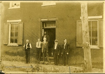 'Henry Wilson, the Independent's Office Force, 1909.'