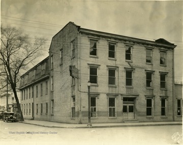 '3rd floor back not in original building.  1st Baily house around street. Cained Corner'