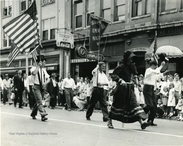 'Earl Whisner-flag, Ted Hilling-banner, James (Dobie) Poole (deceased), Odell Henry-Umbrella'.