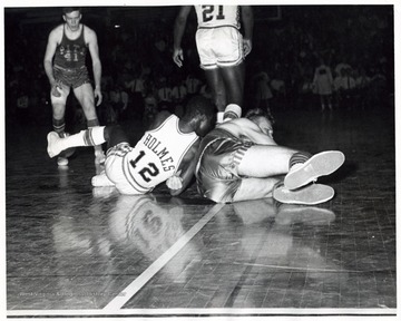 Norman Holmes-12, fights for ball; Ron Williams-21.