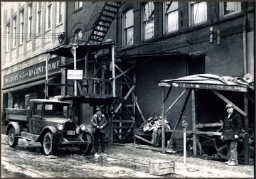 Office of Dentist A. L. Boyer visible in window above.  License on truck is 1940-41.