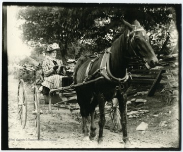 Mrs. Elka Hassig and Elsie Betler Dulaney on their way to Lehmann's.