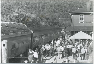 A crowd combs through Hinton Station's platform.