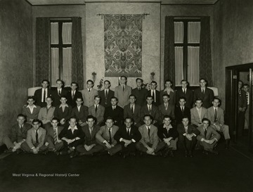 First row: Shrader, Saunders, Gray, Yoke, Jolt, Powell, Seigrest, McClaugherty, Connell, Foster, Morris. Second row: Bannister, Greene, Hogstead, Brooks, Clark, Bond, Nickell, Carr, Mark, Bailey, Barne, Greene. Third row: Fresh, Patterson, Raine, Tumer, Ellis, Lester, Seigreit, McFarland, Hogstead, Smith, Mahan.