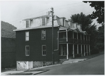 House built in ca. 1875 by the C&O Railroad Company to house laborers working on the roundhouse. Located on Block C #11. 