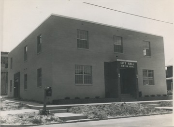 Street view of the government building. 