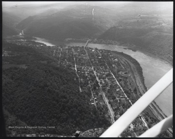 Photo taken on an airplane above the city.