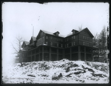 Built in 1901, the Dunglen was a towering 4-story, 100-room wooden structure with a wrap-around deck. The Dunglen was known for the many parties it hosted, where huge dances were held in the elegant ballroom and symphonies would play through the night.According to Ripley’s Believe it or Not and the Guinness Book of World Records, the Dunglen housed the longest-running poker game, which stretched on through 14 years.The hotel was burned down by arsonists on July 22, 1930. 