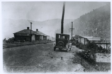 The walk way on the right is identified as leading to the Dun Glen Hotel. Wallace Bennett lived in the first house from 1918 to 1922, and the second house from 1925 to 1933.