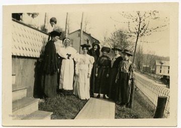 Group photo of Willing Workers Club members, Warren Center.