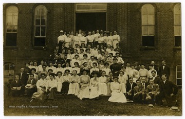 A WVU Literature class poses on the steps of Woodburn Hall.