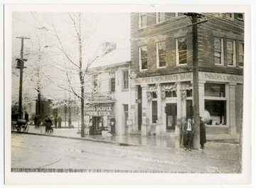 A view of the Brown Building on the corner of High and Walnut Streets, then the location of the Farmers' and Merchants' Bank.