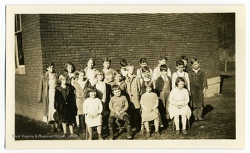 Students at the Bailey School pose for a group photograph. Pictured are Pearl McCormick, Dale Davis, Laura Dugan, Virginia Kelly, Martha Dugan, Josephine Miller, Helen Weaver, Mary Jane Davis, Gertrude Malott, Konstan Thomas, Harwood Kelley, Hayward Kelley, James Thomas, Edith Fox, Blanche McCormick, Mildred Fox, Freeda Weaver, Andy Thomas, Frank Thomas, Sanford Fox, and Frank McCormick.