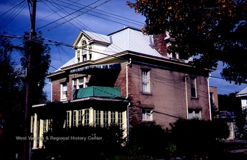 307 Cobun Avenue.Built in 1910. First owner was Blaine Elkins. Appears on Sanborn fire map from 1906-06, 1911-25, 1927-28.