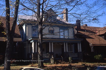 212 Park Street.Built in 1902. First identified owner was Dr. Leonidas Cobun. Appears on Sanborn fire maps from 1906-08, 1911-25, 1927-28.