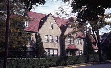 237 Park Street.Built in 1909. First identified owner was Raymond M. Davis (1927). Appears on Sanborn fire maps from 1927-28.