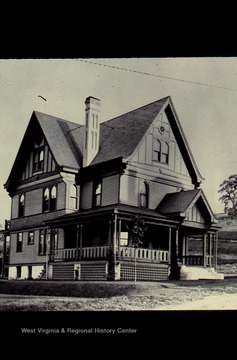 443 Park Street.Built in 1904. First identified owner was William Rumsey. Appears on Sanborn fire maps in 1911, 1921, 1927.