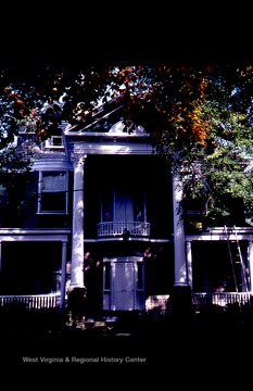 517 Park Street.Built in 1904. First identified owner was Edgar Stewart (1906). Appears on Sanborn fire maps in 1911, 1921, 1927.