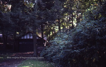 Jackson Avenue.Garage at SW corner with Park.