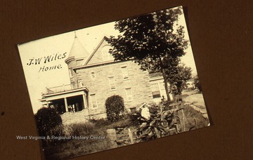 901 Grandview Avenue.Built in 1906. First identified owner was John W. Wiles. Appears on Sanborn fire maps in 1927.