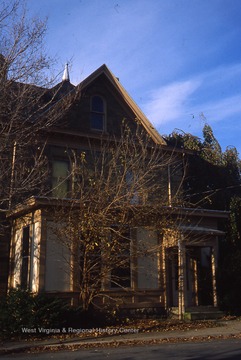 901 Grandview Avenue.Built in 1906. First identified owner was John W. Wiles. Appears on Sanborn fire maps in 1927.