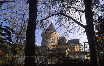 901 Grandview Avenue.Built in 1906. First identified owner was John W. Wiles. Appears on Sanborn fire maps in 1927.