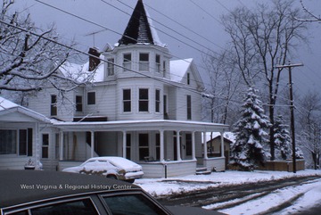 313 Grandview Avenue.Built in 1907. First identified owner was Daniel Boardman Purinton (1920).