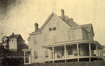 200 Jackson Avenue.Built in 1905. First identified owner was Eli Marsh Turner (1906). Appears on Sanborn fire maps in 1921 and 1927.