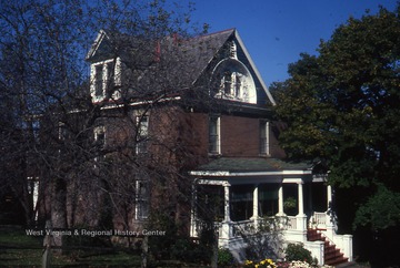 450 Cedar Street.Built in 1901. First identified owner is possibly David Benson Waters(-Sheen/Schein). Appears on Sanborn fire maps in 1921 and 1927.