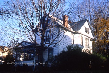 104 Maple Avenue.Built circa 1915. First identified owner was Lloyd L. Friend. Appears on Sanborn fire maps in 1921 and 1927.