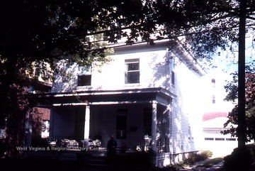 229 Grand StreetBuilt in 1910. First owner was Madison J. Stathers. Appears on Sanborn fire map in 1911,1921,1927.