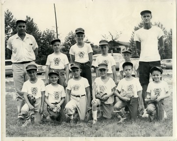 A photo of a Morgantown Little League baseball team.