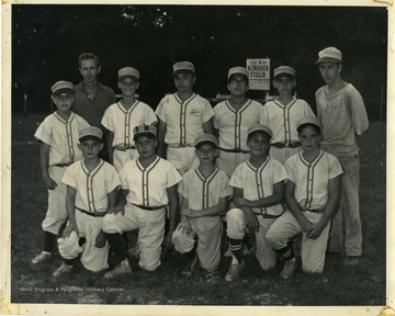 The team poses on the First Ward Kiwanis Field.