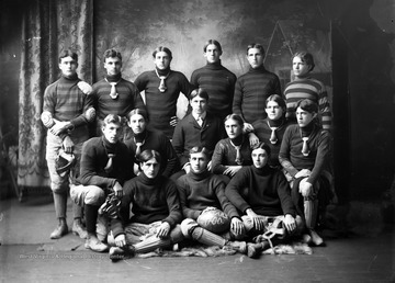 A group portrait of the 1900 WVU Football team.