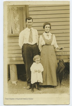 Marion and Rosa Browning with their son Anse.